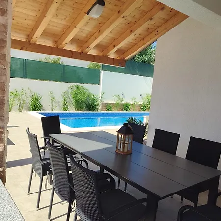 Mariana Villa